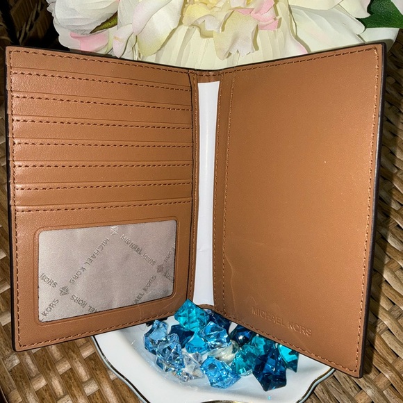 Michael Kors Signature Folding Card Case - Picture 3 of 14